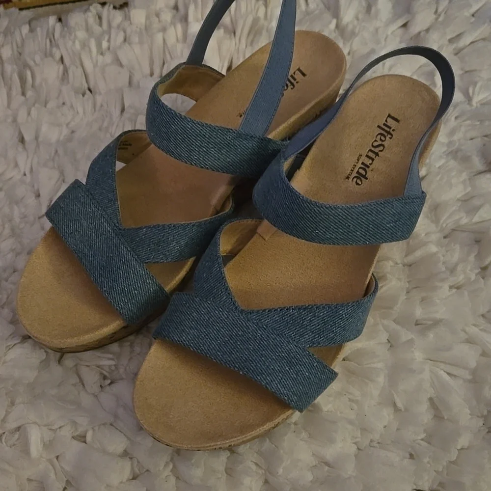 LifeStride Danita Blue Chambray Denim Cork Wedge Sandal Stretch Slingback 8 EUC - Picture 3 of 10